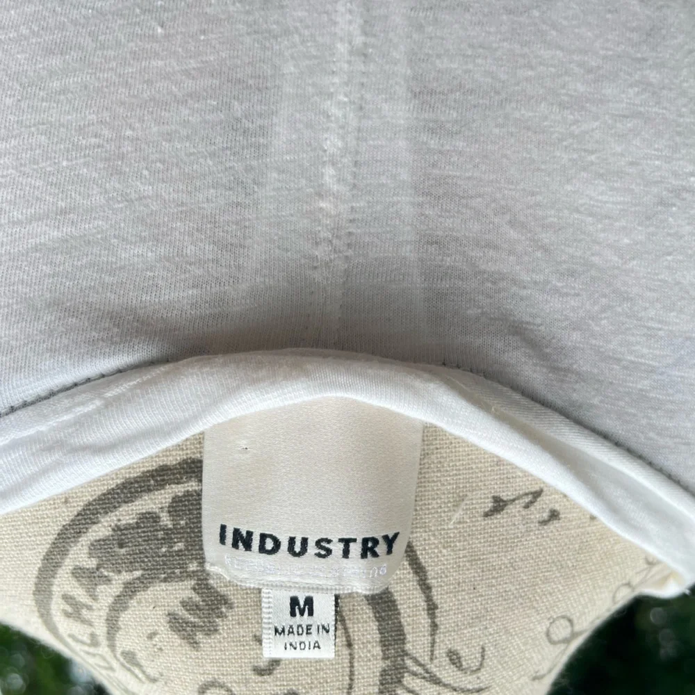 White Floral Embroidered Tee - Picture 4 of 4